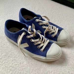 Veja Wata Suede Electric Blue Pierre